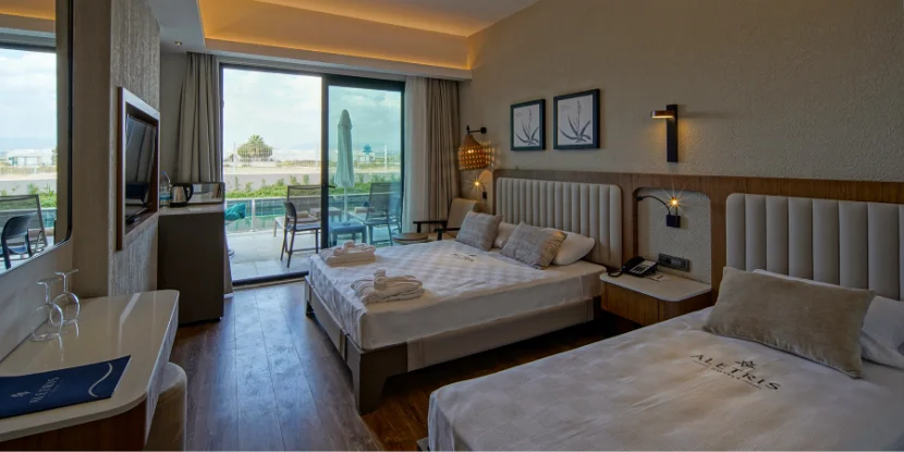 Swim-Up Standard Room